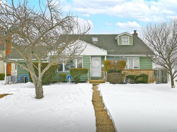 325 Cayuga Avenue, East Meadow, NY 11554