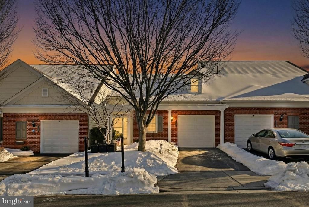 44397 Oakmont Manor Square, Ashburn, VA 20147 Main Photo