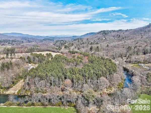000 Valley Green Drive, Penrose, NC 28768