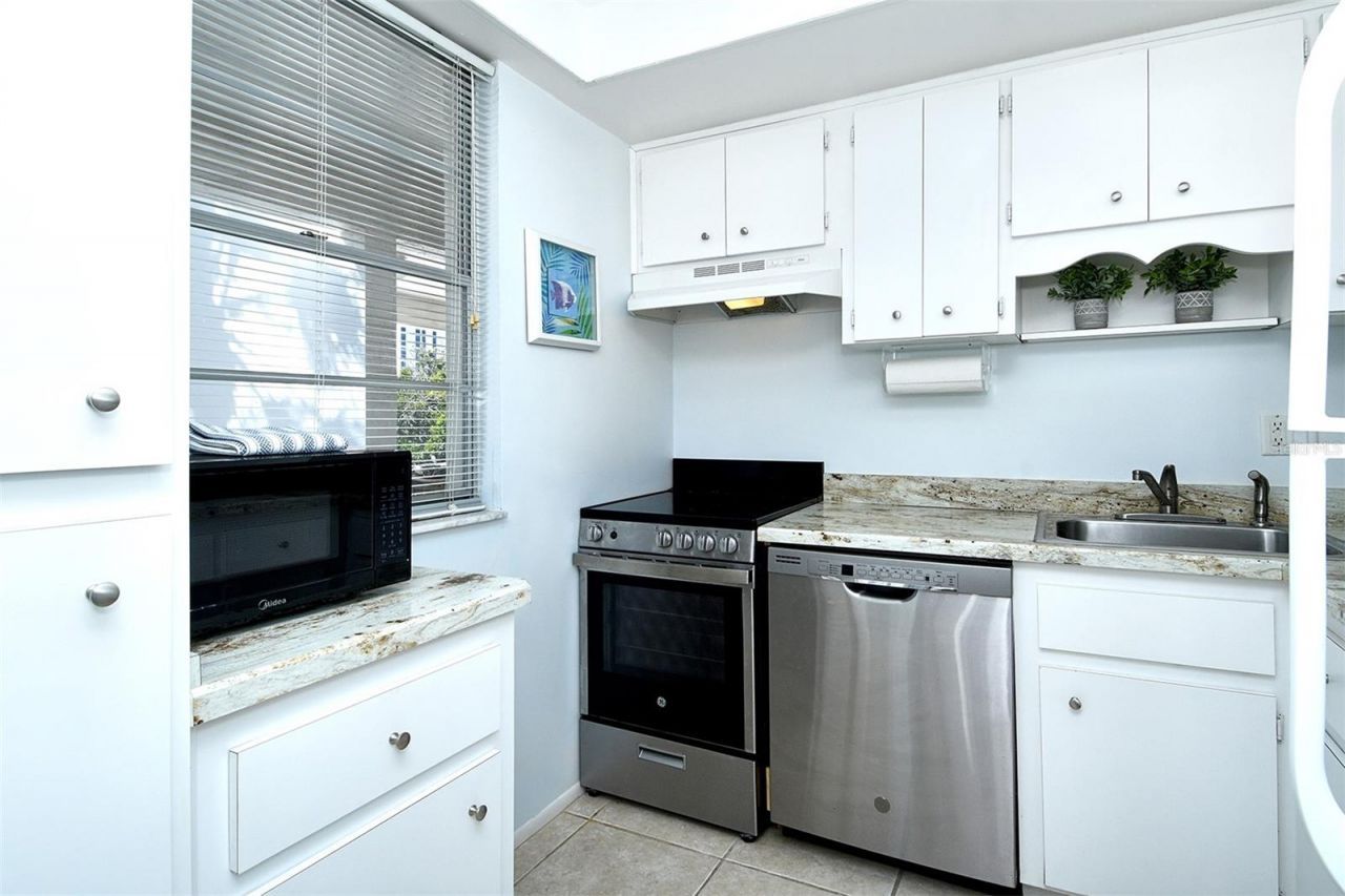 4350 Chatham Drive, Unit 205, Longboat Key, FL 34228 Photo