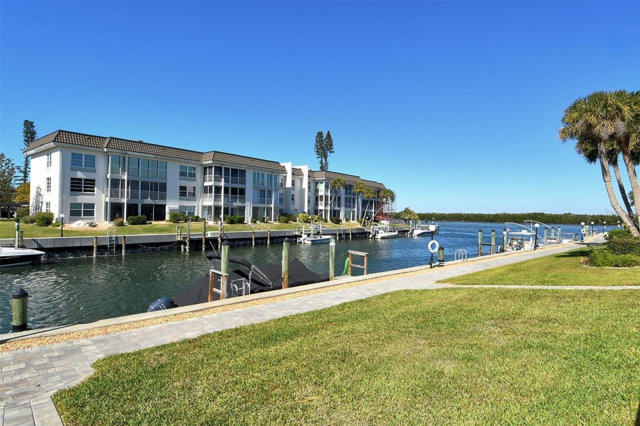 4350 Chatham Drive, Unit 205, Longboat Key, FL 34228 Photo