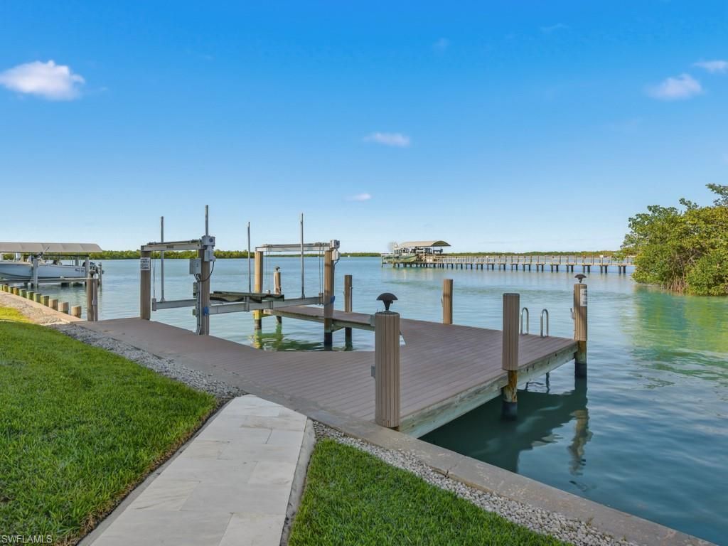 105 Pago Pago Dr W, Naples, FL 34113 Photo