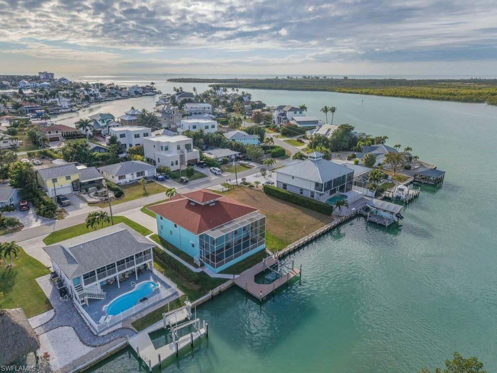 105 Pago Pago Dr W, Naples, FL 34113 Photo
