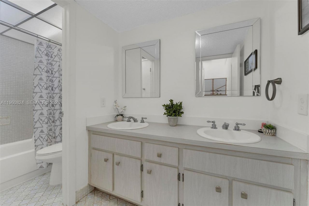 6502 Kendale Lakes Dr, Unit 207, Miami, FL 33183 Photo