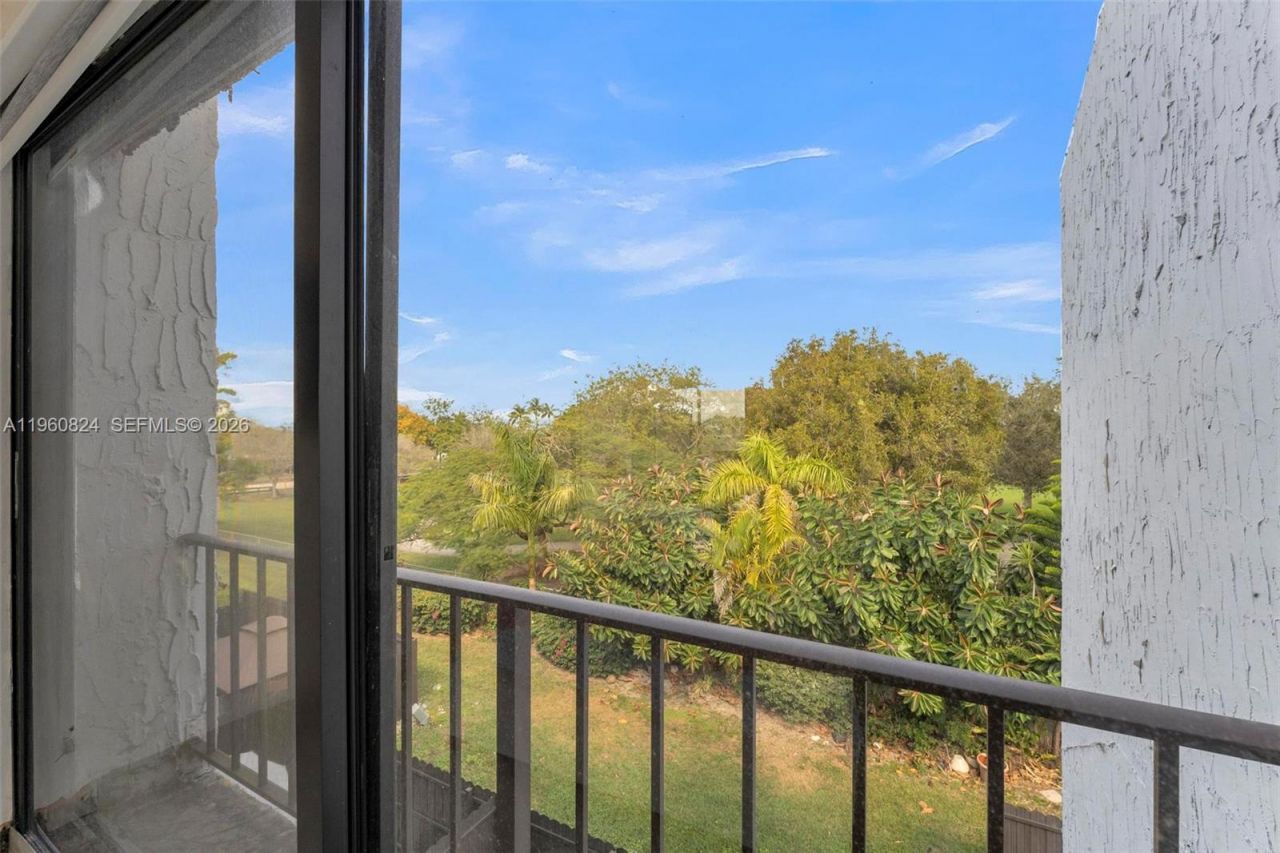 6502 Kendale Lakes Dr, Unit 207, Miami, FL 33183 Photo