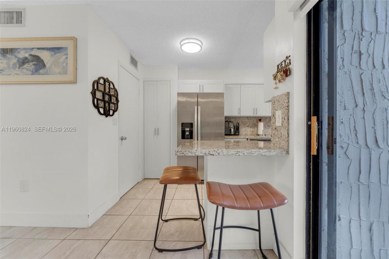 6502 Kendale Lakes Dr, Unit 207, Miami, FL 33183 Photo