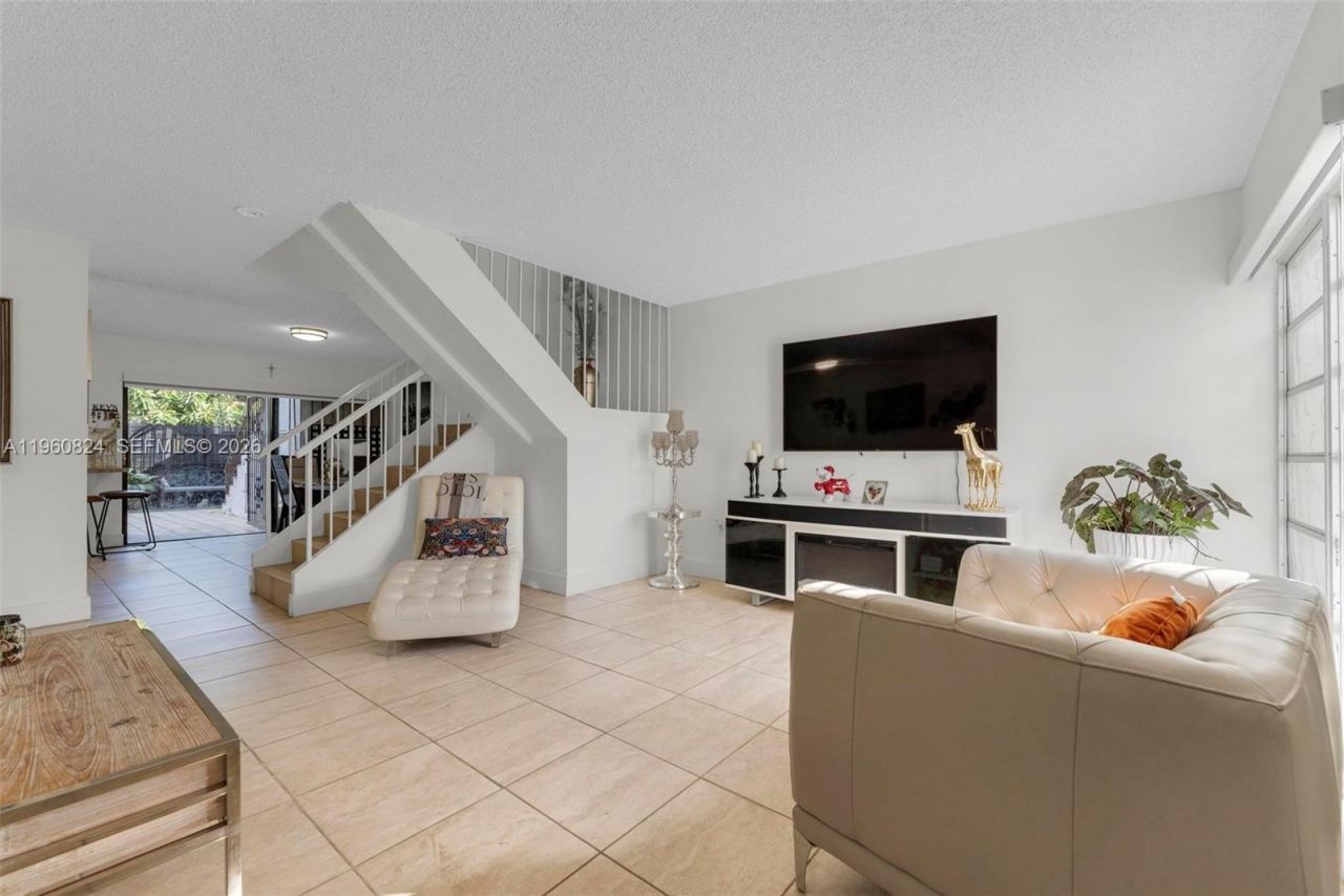 6502 Kendale Lakes Dr, Unit 207, Miami, FL 33183 Photo