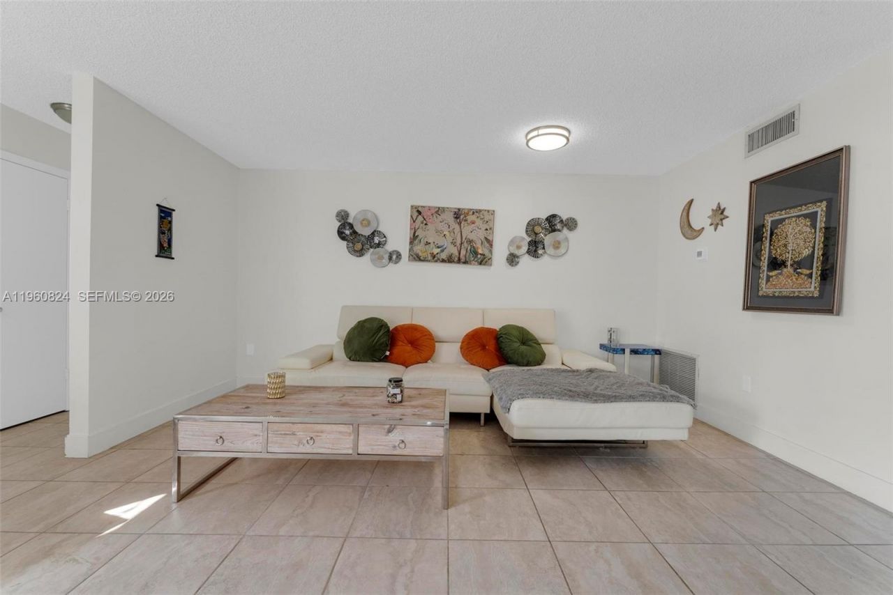 6502 Kendale Lakes Dr, Unit 207, Miami, FL 33183 Photo