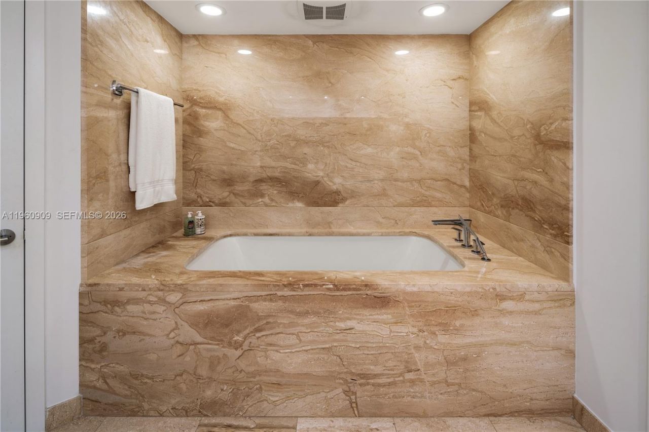 765 Crandon Blvd , Unit 306, Key Biscayne, FL 33149 Photo