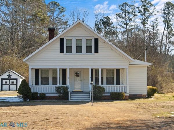 20 Pine Hall Road , Mathews, VA 23109