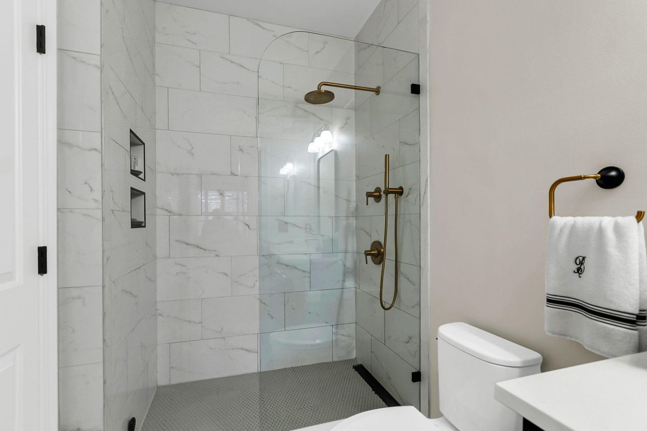 2244 Ashley Crossing Drive Photo 15