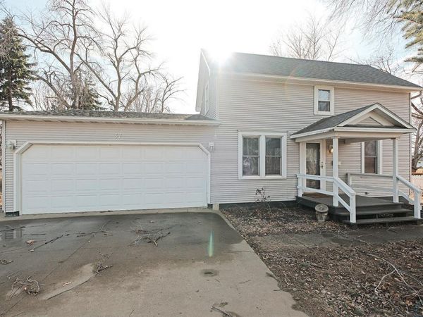 37 9th Street SW, Sioux Center, IA 51250