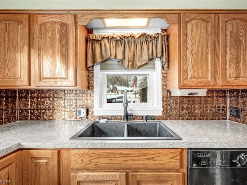 176 Saratoga Avenue NW, Canton, OH 44708 Photo 9