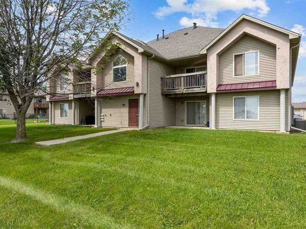1020 240th St NE, Unit 8, North Liberty, IA 52317