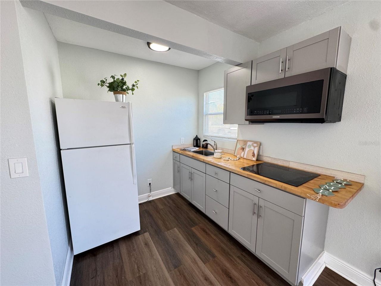 3927 6th Street S, Saint Petersburg, FL 33705 Photo