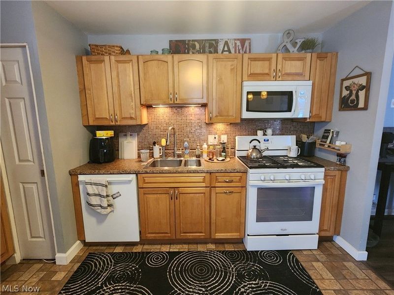 2563 Chestnut Street, Girard, OH 44420 Photo 4