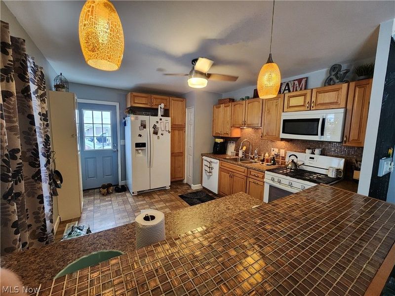 2563 Chestnut Street, Girard, OH 44420 Photo 6