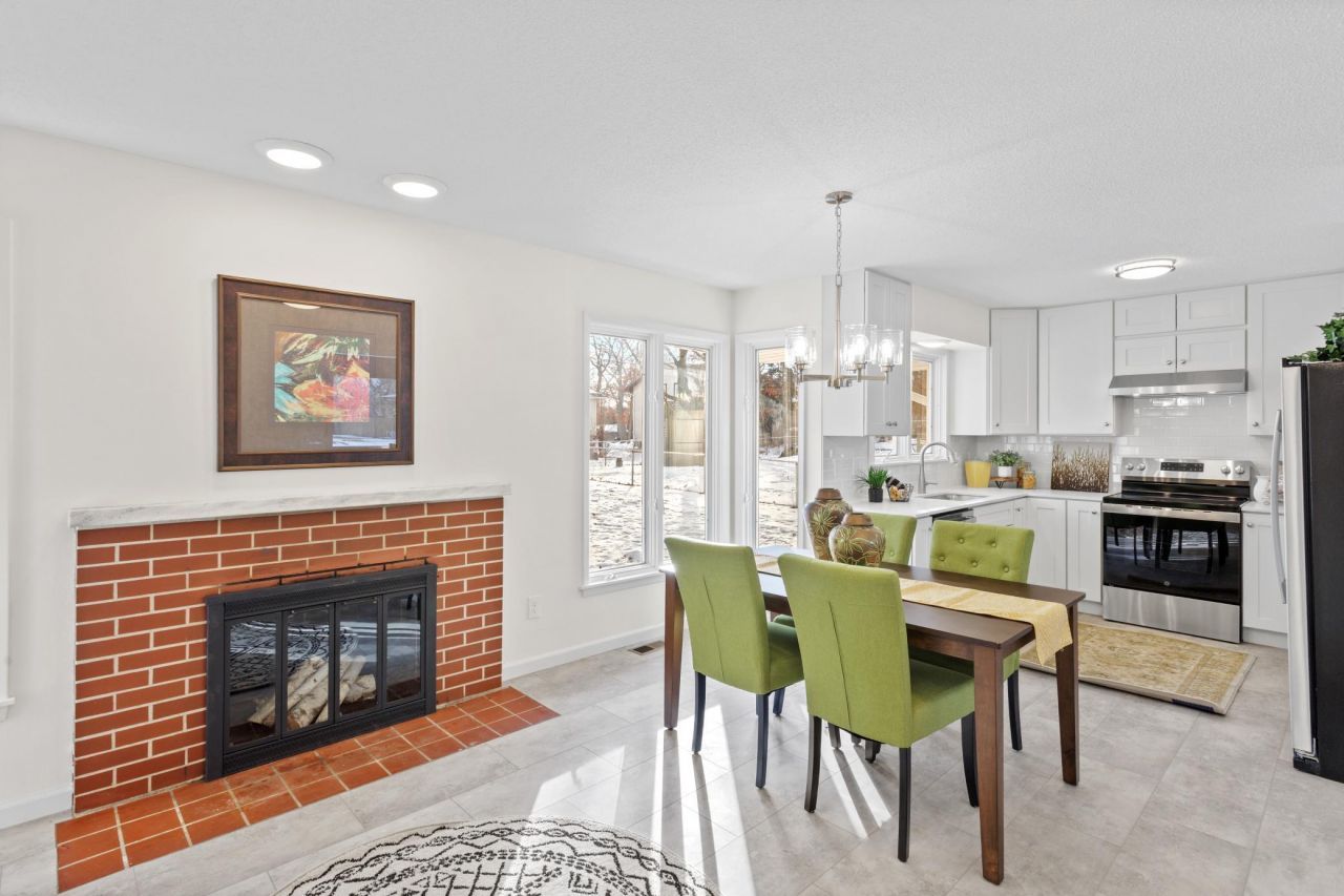 5547 Regis Trail Ne, Fridley, MN 55432 Main Photo