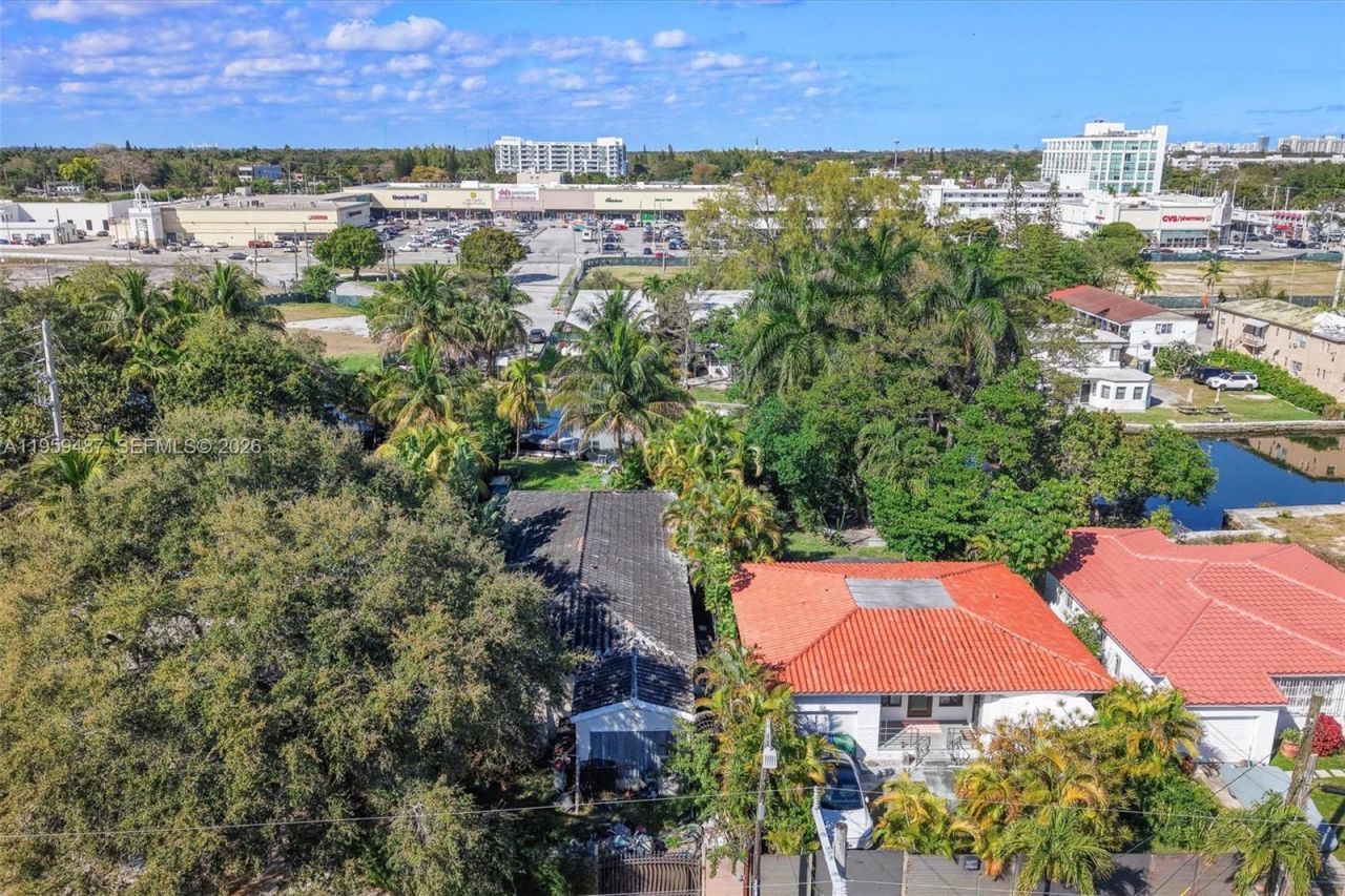 7715 NE 5th Ave, Miami, FL 33138 Photo