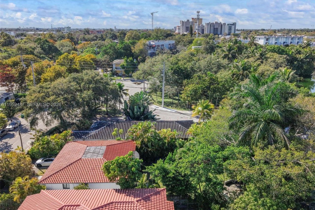 7715 NE 5th Ave, Miami, FL 33138 Photo