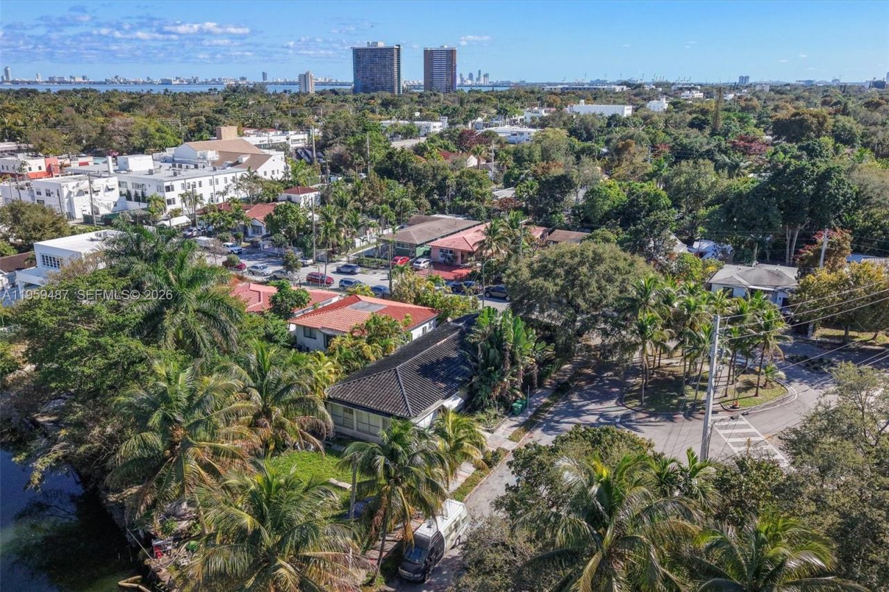 7715 NE 5th Ave, Miami, FL 33138 Photo