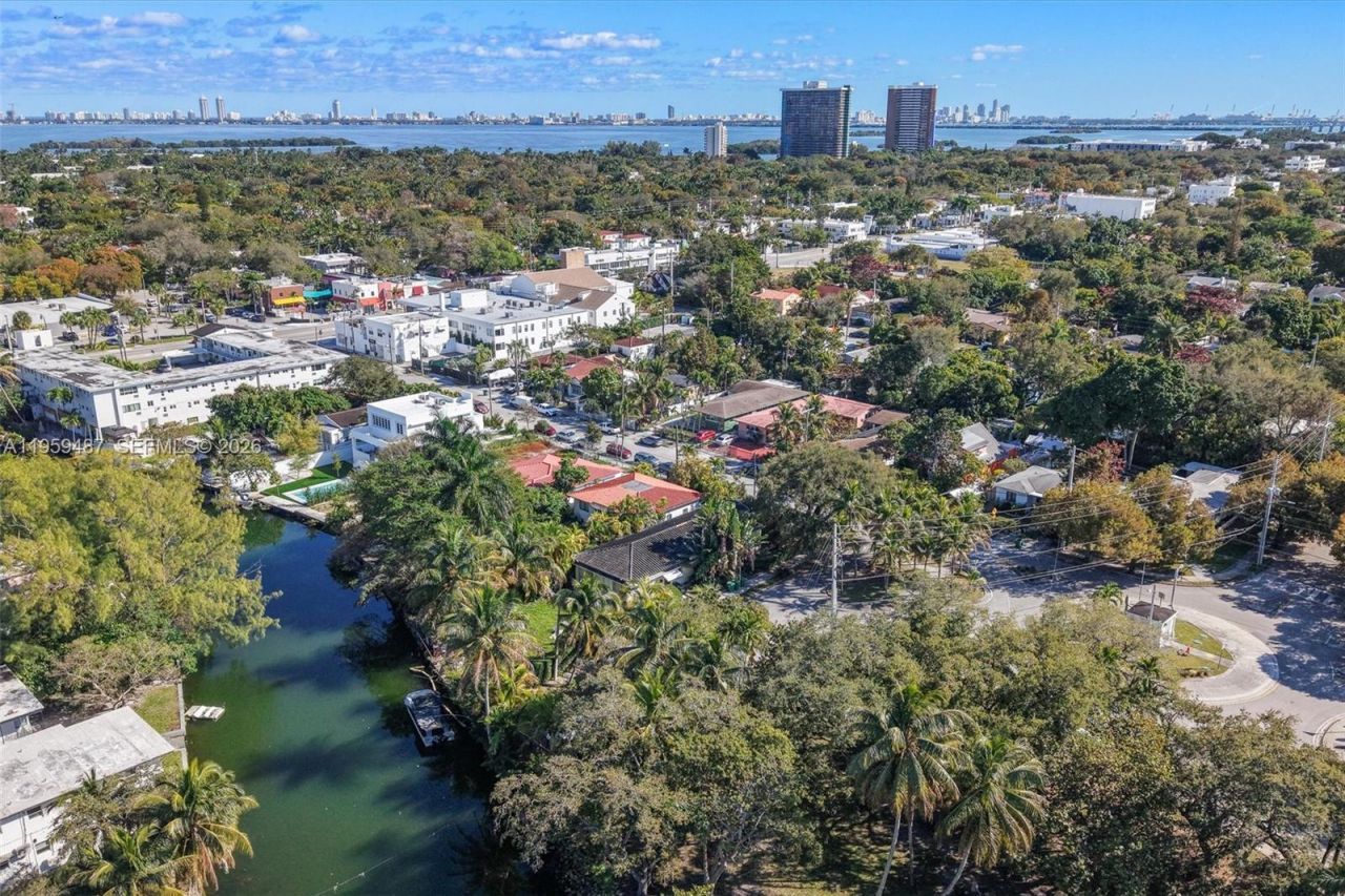 7715 NE 5th Ave, Miami, FL 33138 Photo