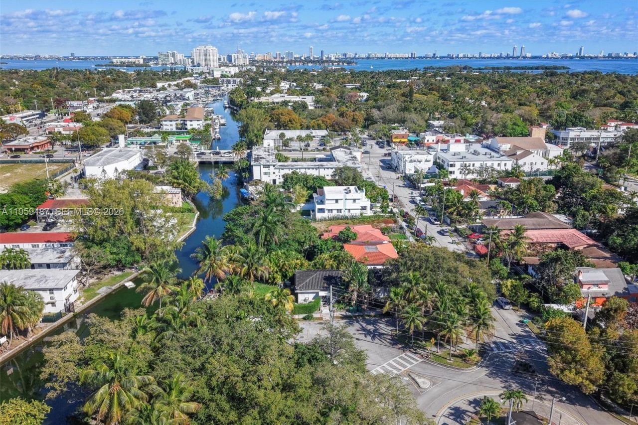 7715 NE 5th Ave, Miami, FL 33138 Photo