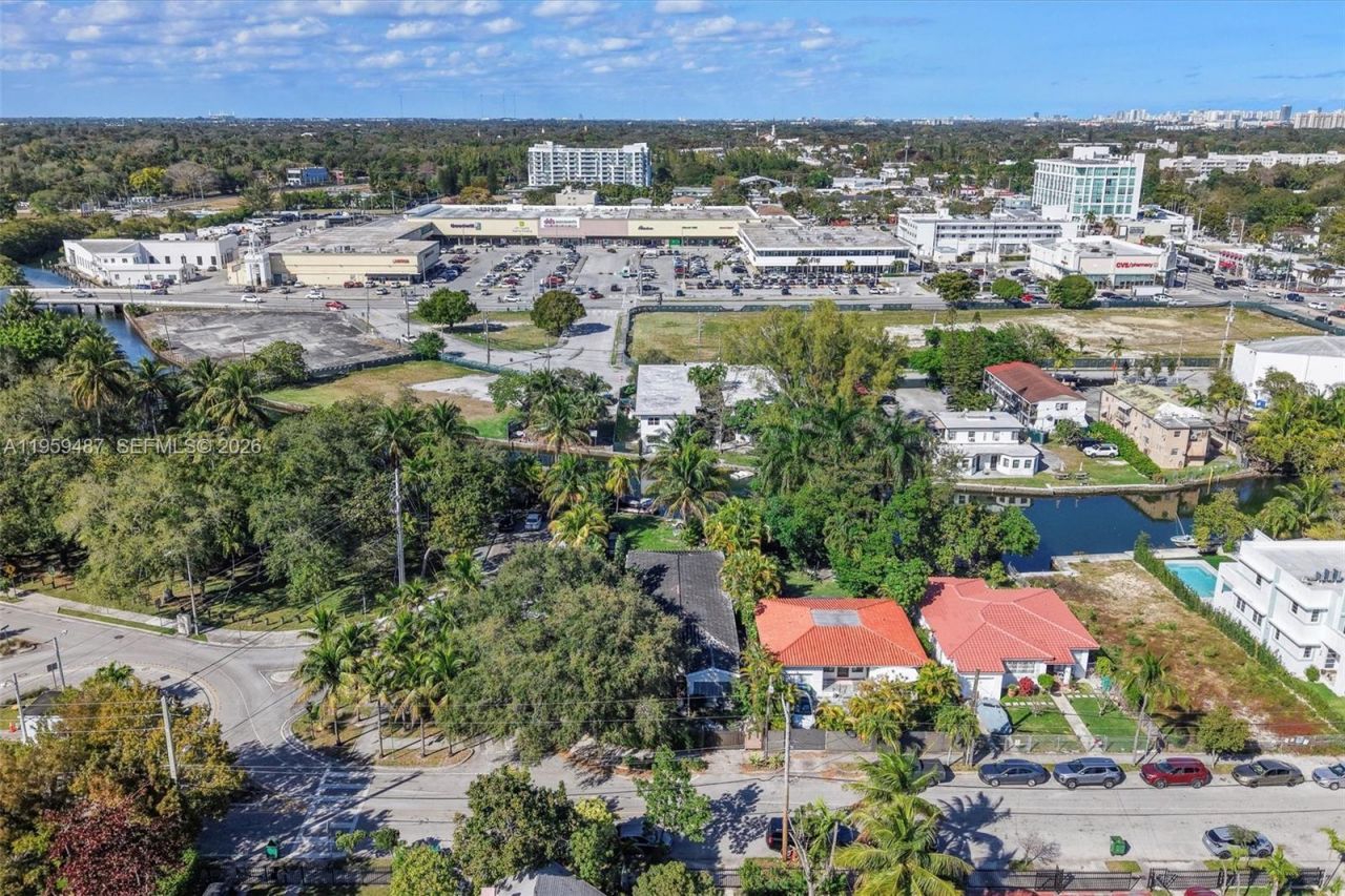 7715 NE 5th Ave, Miami, FL 33138 Photo