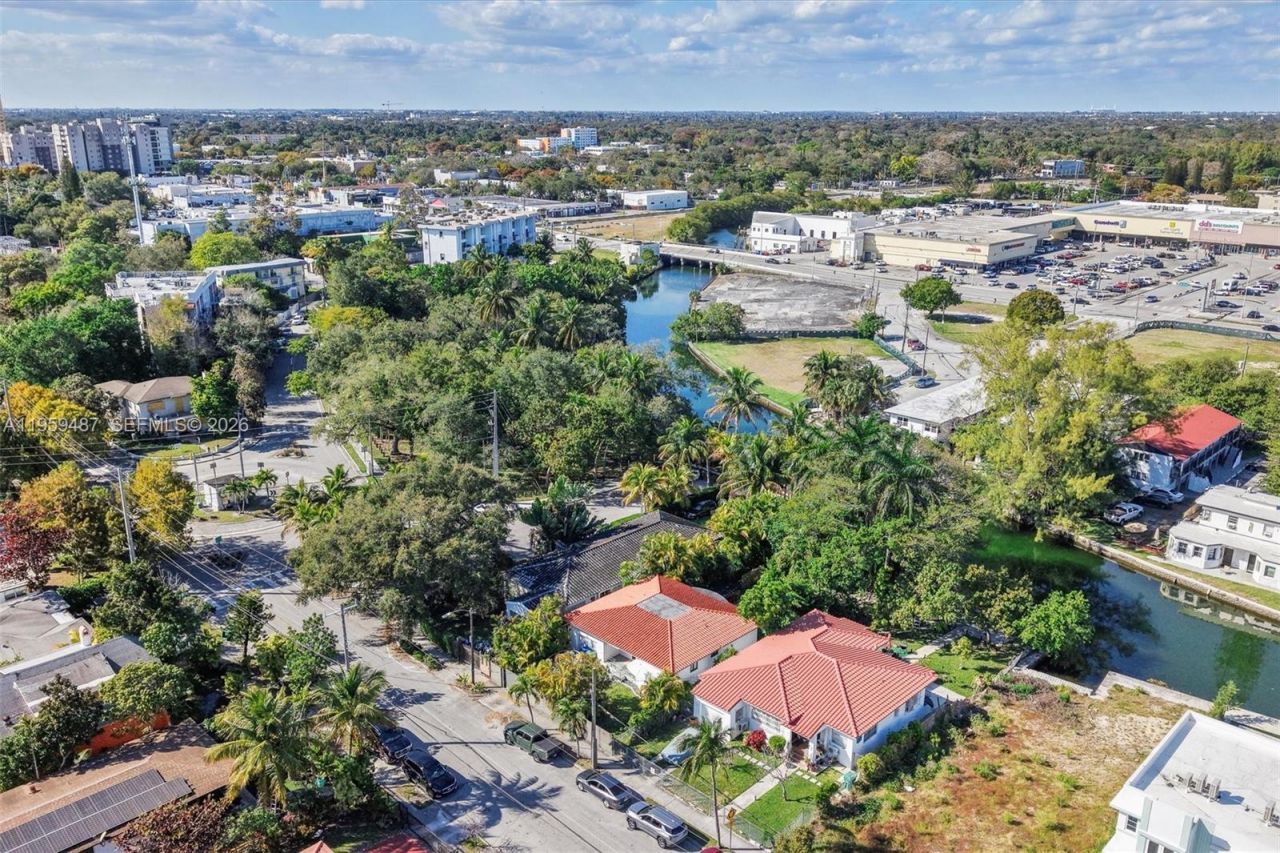 7715 NE 5th Ave, Miami, FL 33138 Photo