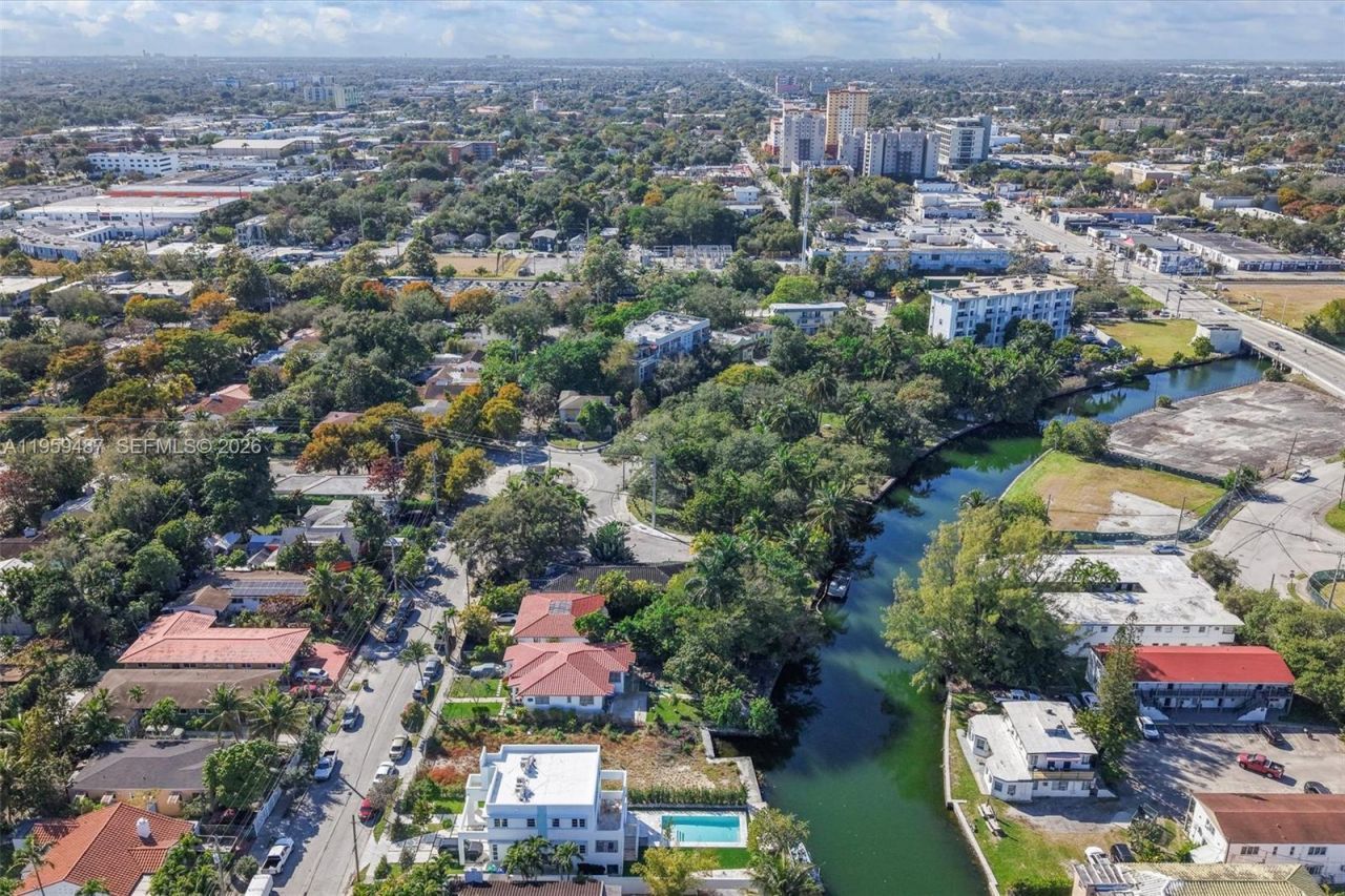 7715 NE 5th Ave, Miami, FL 33138 Photo