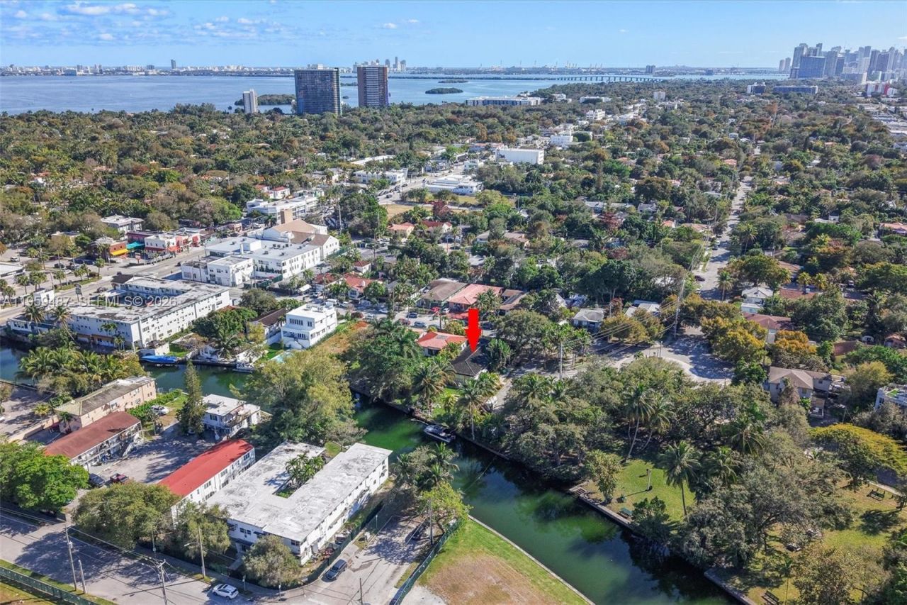 7715 NE 5th Ave, Miami, FL 33138 Photo