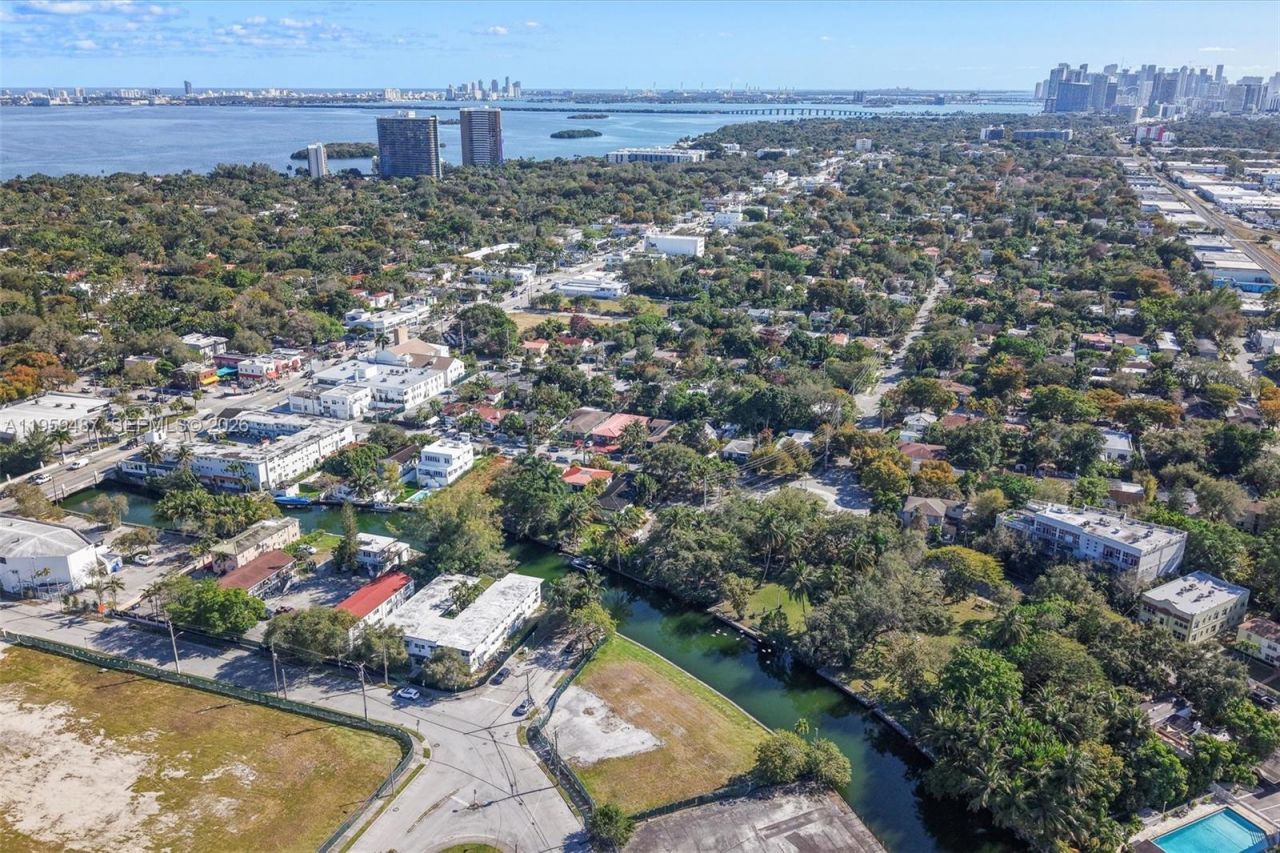 7715 NE 5th Ave, Miami, FL 33138 Photo