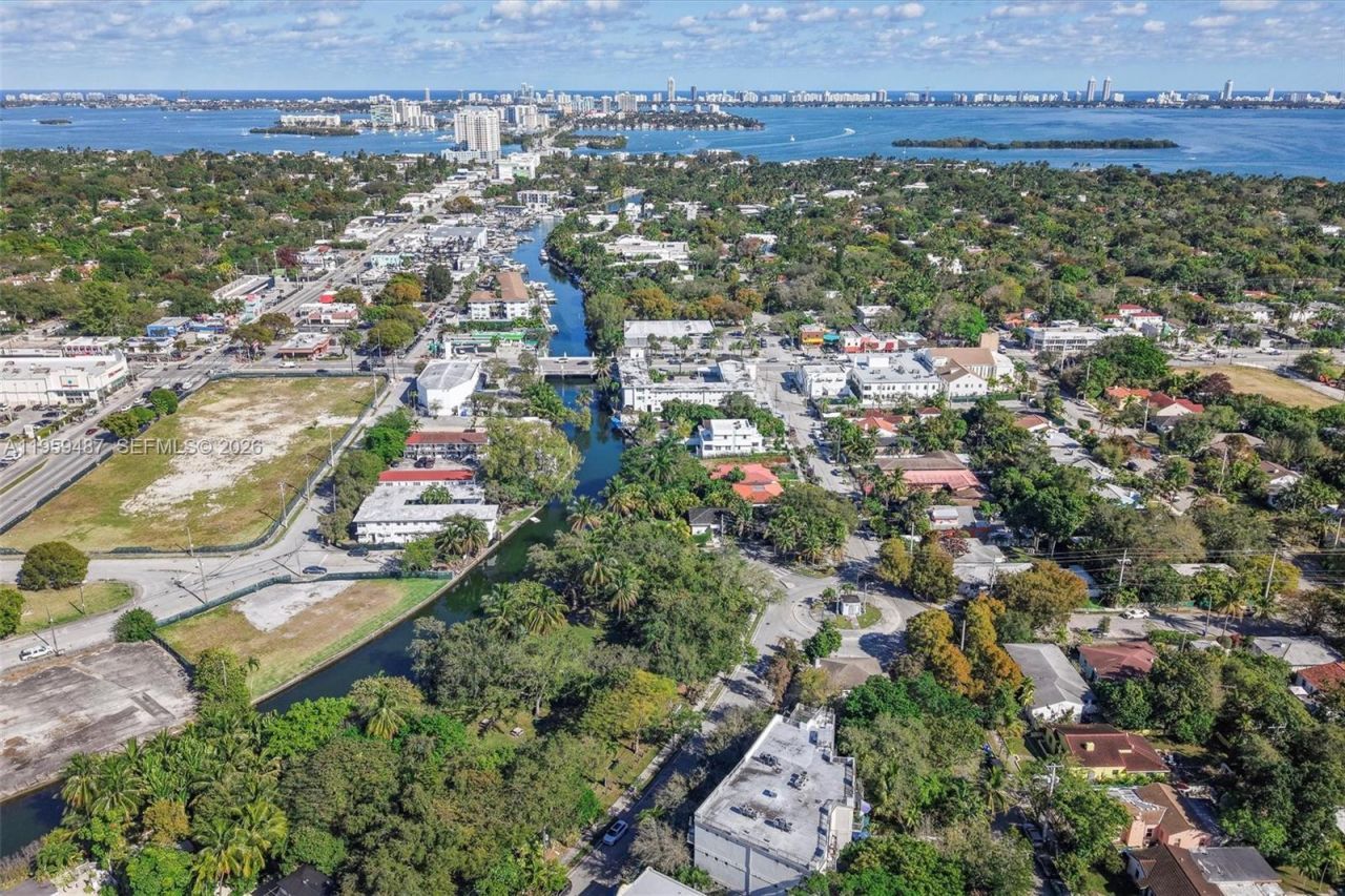 7715 NE 5th Ave, Miami, FL 33138 Photo