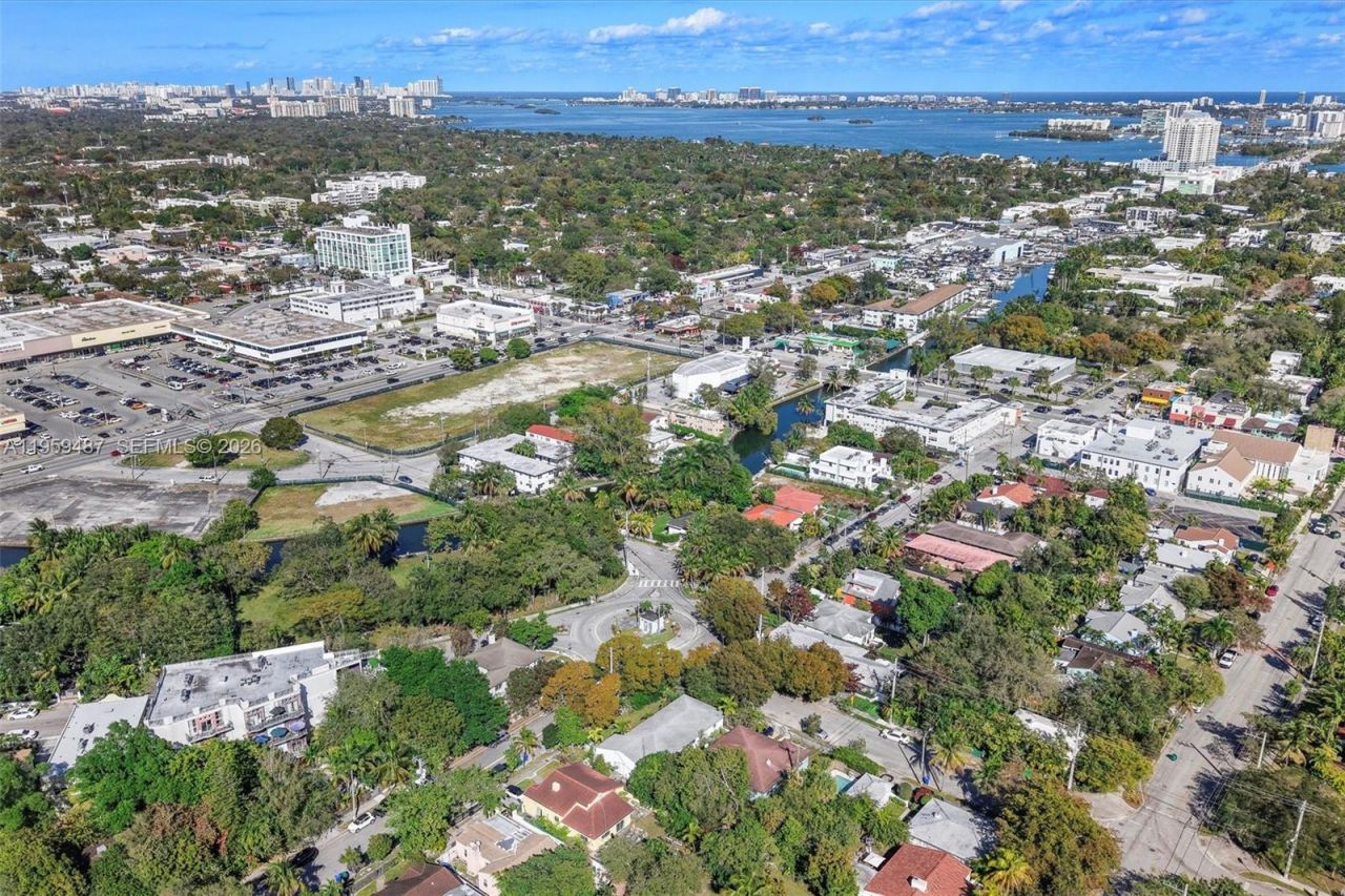 7715 NE 5th Ave, Miami, FL 33138 Photo