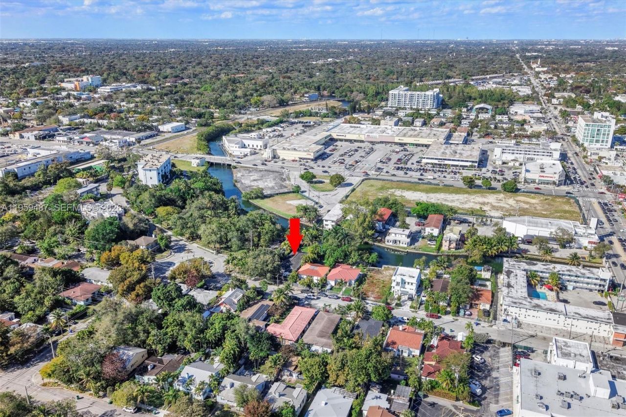 7715 NE 5th Ave, Miami, FL 33138 Photo