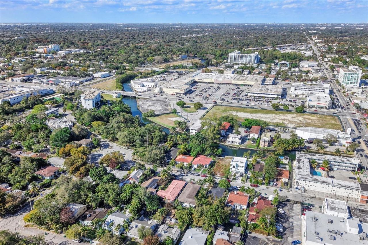 7715 NE 5th Ave, Miami, FL 33138 Photo