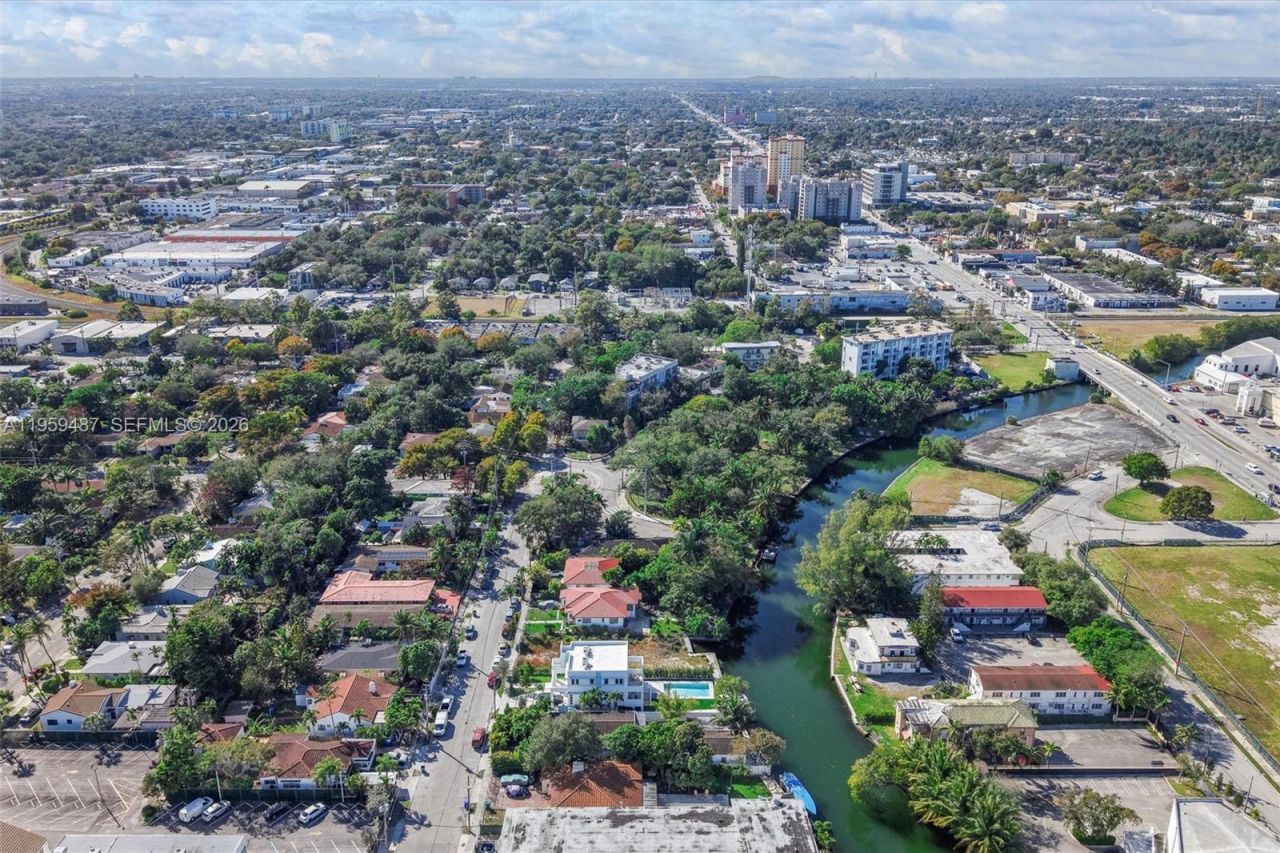 7715 NE 5th Ave, Miami, FL 33138 Photo