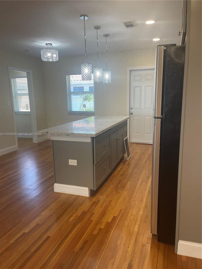 1084 92nd St, Unit 3, Bay Harbor Islands, FL 33154 Photo