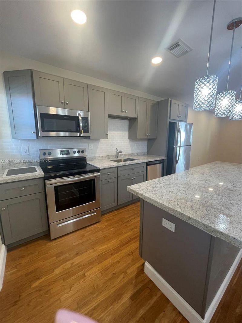1084 92nd St, Unit 3, Bay Harbor Islands, FL 33154 Photo