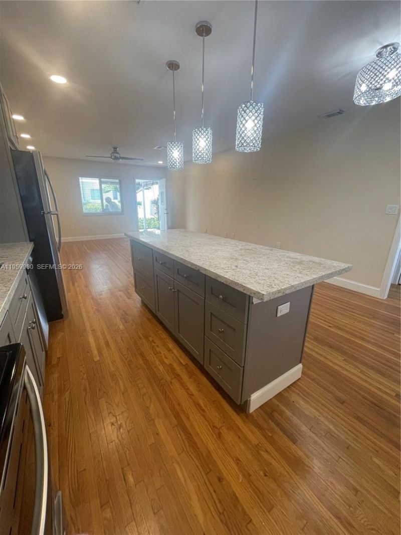 1084 92nd St, Unit 3, Bay Harbor Islands, FL 33154 Photo