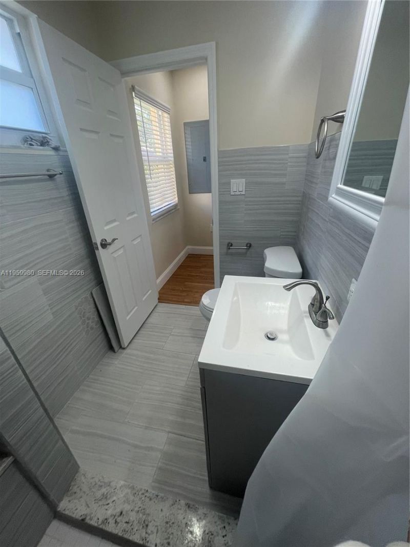 1084 92nd St, Unit 3, Bay Harbor Islands, FL 33154 Photo