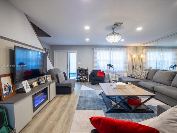 898 NW 47th St , Deerfield Beach, FL 33064