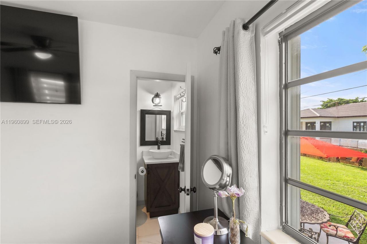 8461 SW 33rd Ter , Miami, FL 33155 Photo