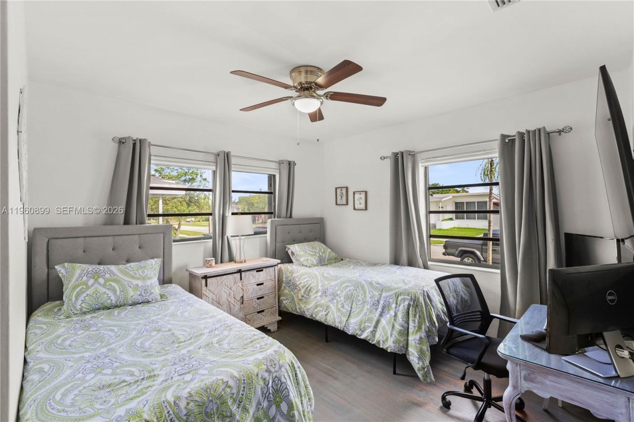 8461 SW 33rd Ter , Miami, FL 33155 Photo