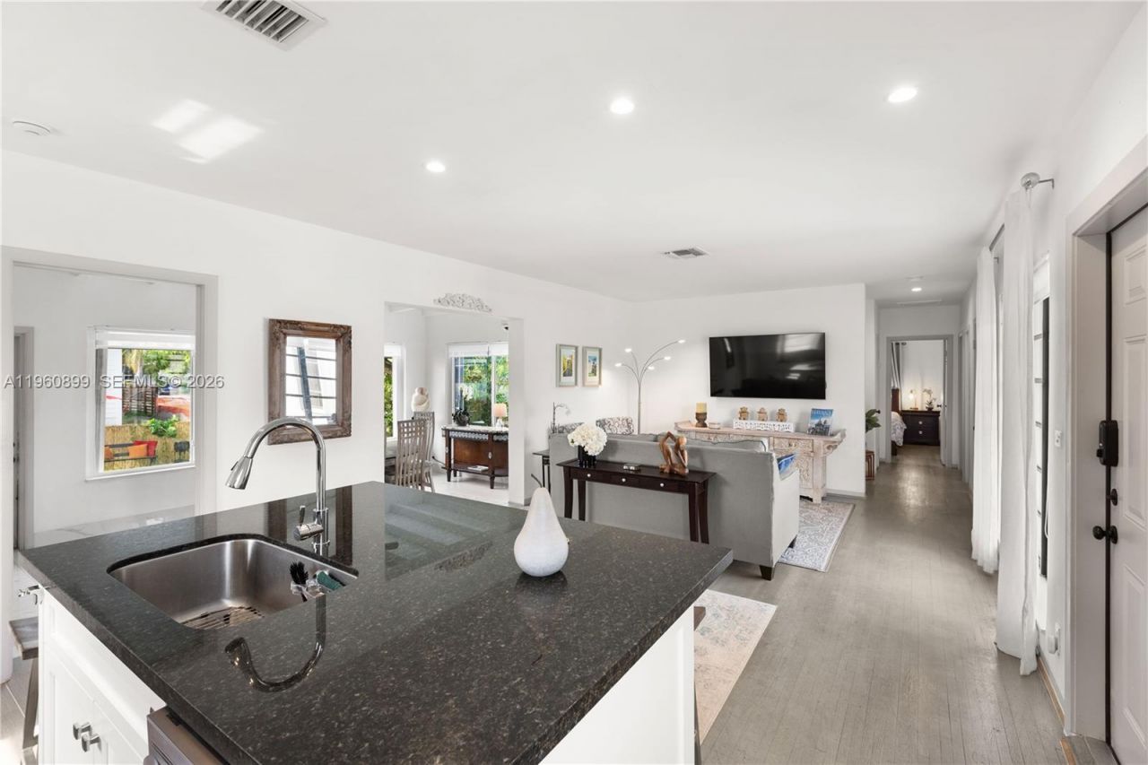 8461 SW 33rd Ter , Miami, FL 33155 Photo