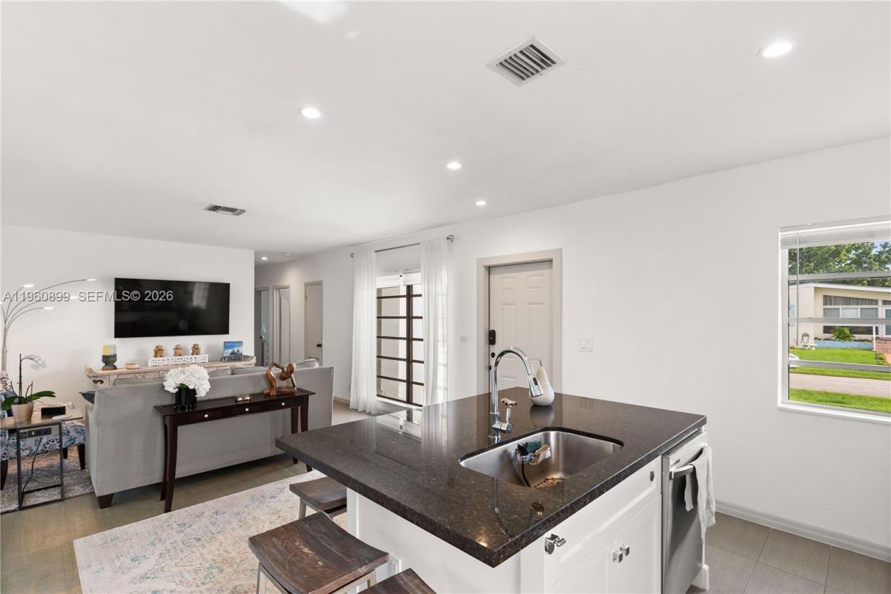 8461 SW 33rd Ter , Miami, FL 33155 Photo