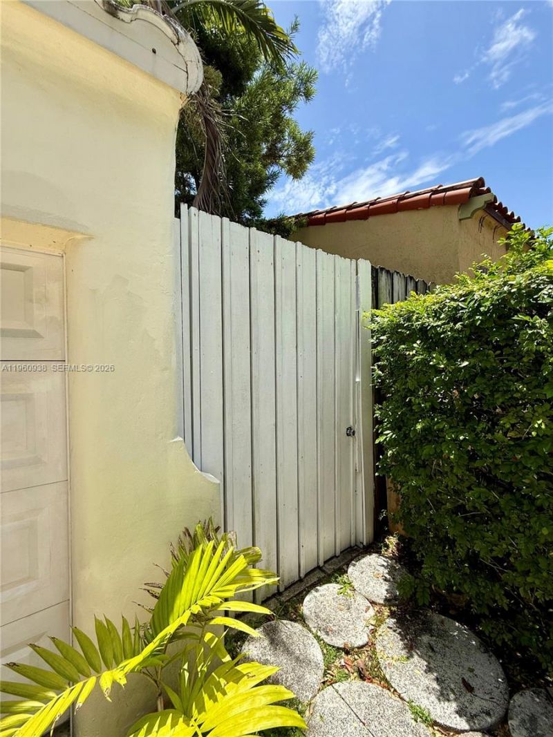 1750 SW 16th St, Unit 1, Miami, FL 33145 Photo