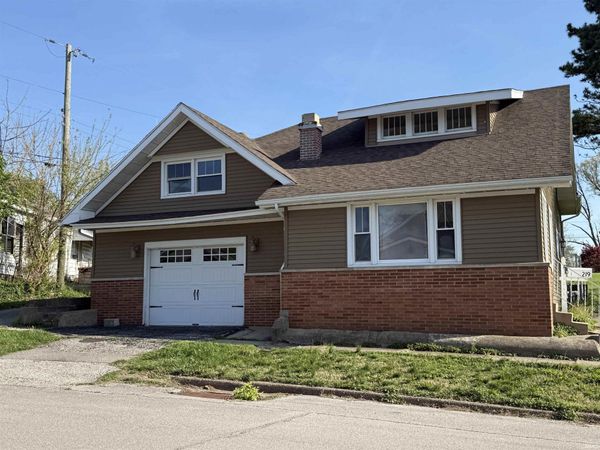 219 W Washington Street, Oakland City, IN 47660