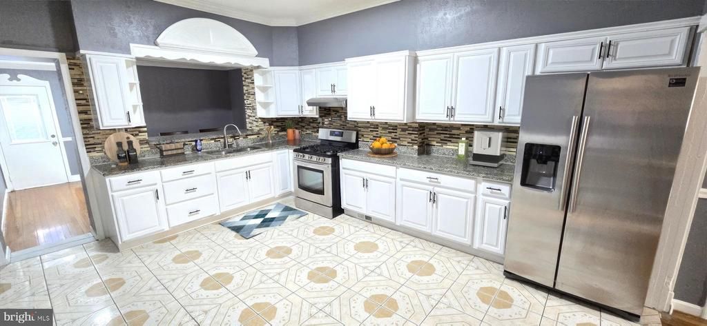 427 N Lakewood Avenue, Baltimore, MD 21224 Main Photo