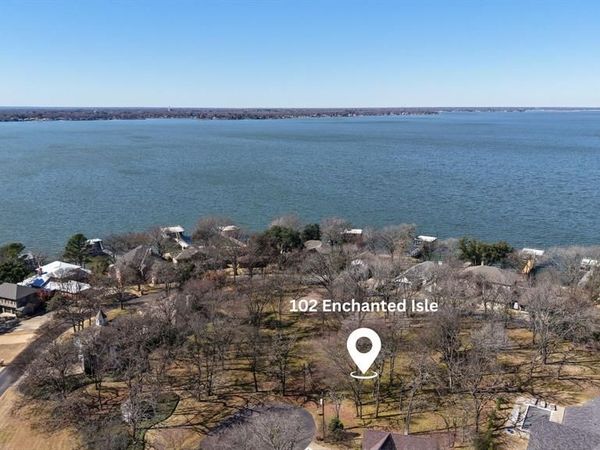 102 Enchanted Isles Circle, Mabank, TX 75156